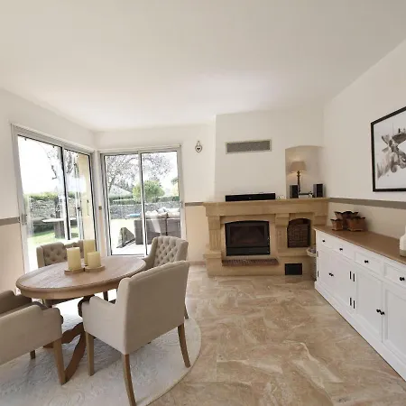 וילה Stylish Villa In Southern France With Pool סן-קונטן-לה-פוטרי