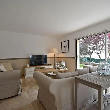וילה Stylish Villa In Southern France With Pool סן-קונטן-לה-פוטרי
