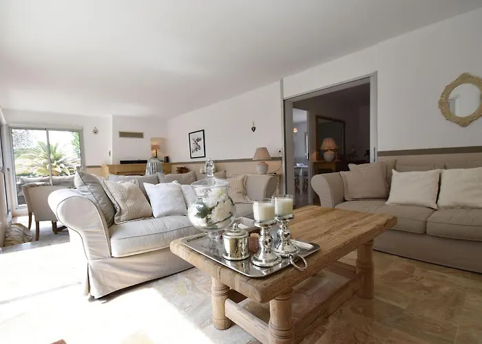 Stylish Villa In Southern France With Pool 빌라
