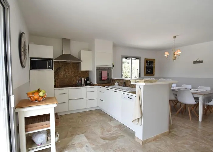 Stylish Villa In Southern France With Pool 빌라 *